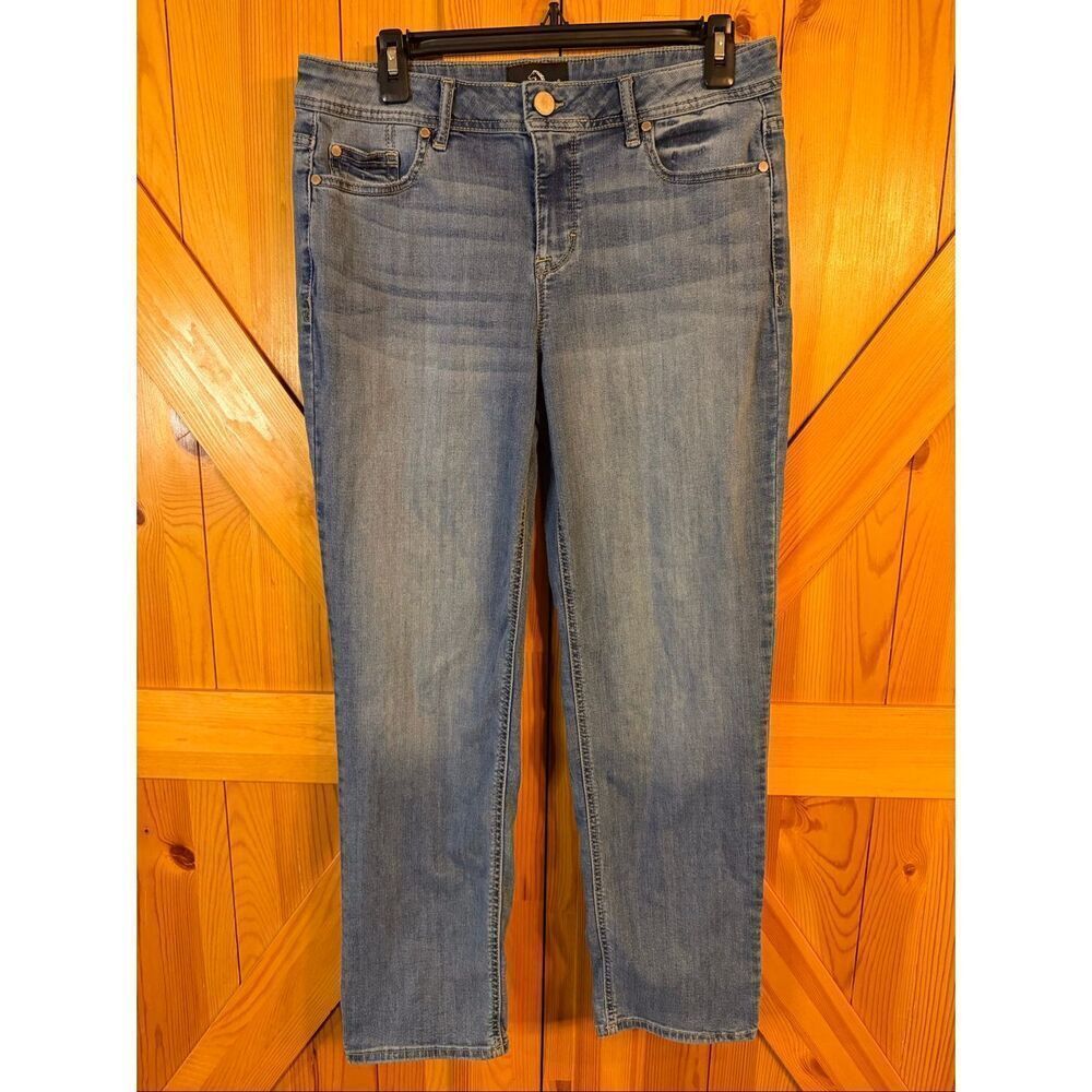 Jordache Women’s Medium Wash High Rise Distressed Cropped Jeans READ Size 6 (650